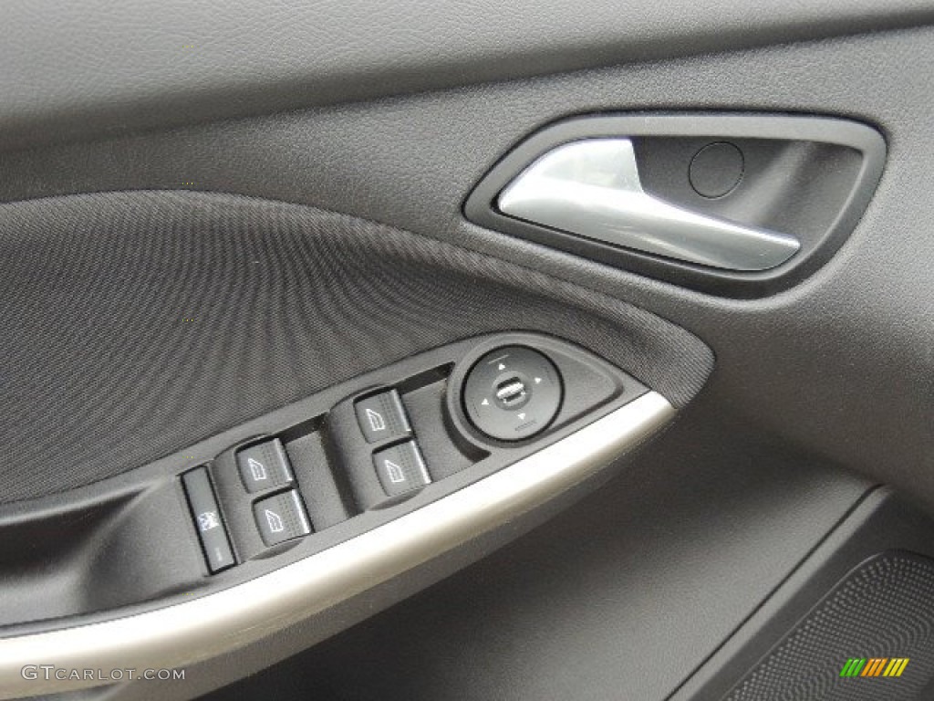 2012 Focus SEL Sedan - Sterling Grey Metallic / Charcoal Black photo #16