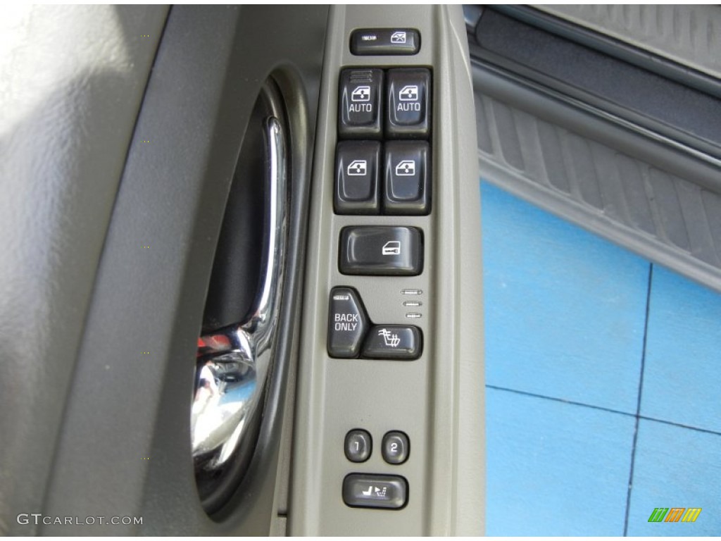 2004 GMC Envoy XUV SLT Controls Photo #75985546