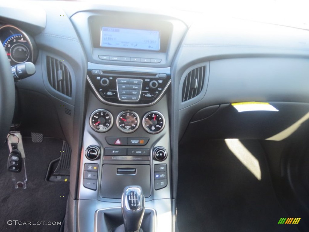 2013 Hyundai Genesis Coupe 2.0T R-Spec Controls Photo #75986119