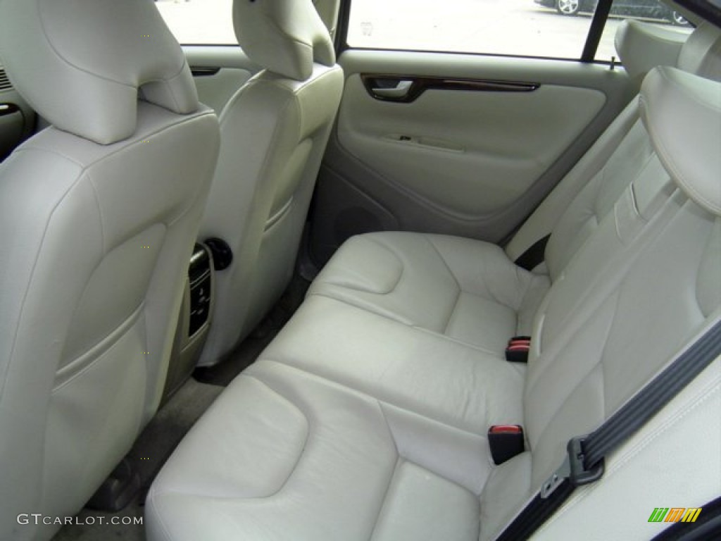 2006 Volvo S60 2.5T Rear Seat Photos
