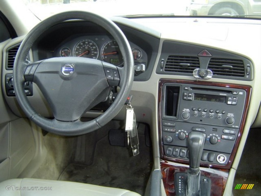 2006 Volvo S60 2.5T Beige Dashboard Photo #75988582