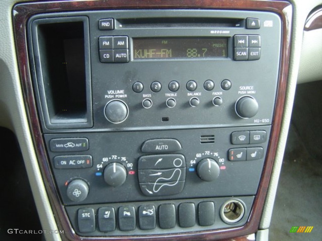 2006 Volvo S60 2.5T Controls Photos