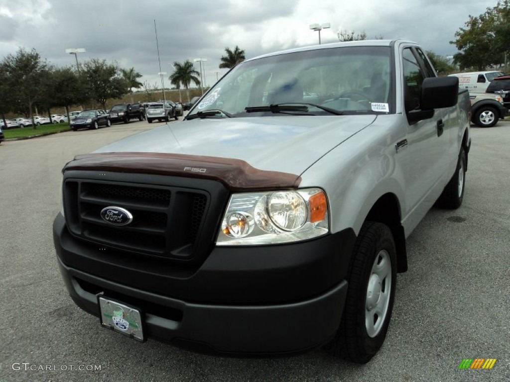 2006 F150 XL Regular Cab - Silver Metallic / Medium Flint photo #14