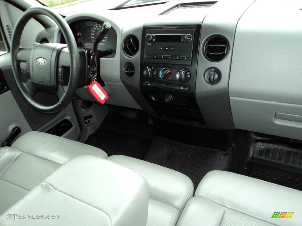 2006 F150 XL Regular Cab - Silver Metallic / Medium Flint photo #22