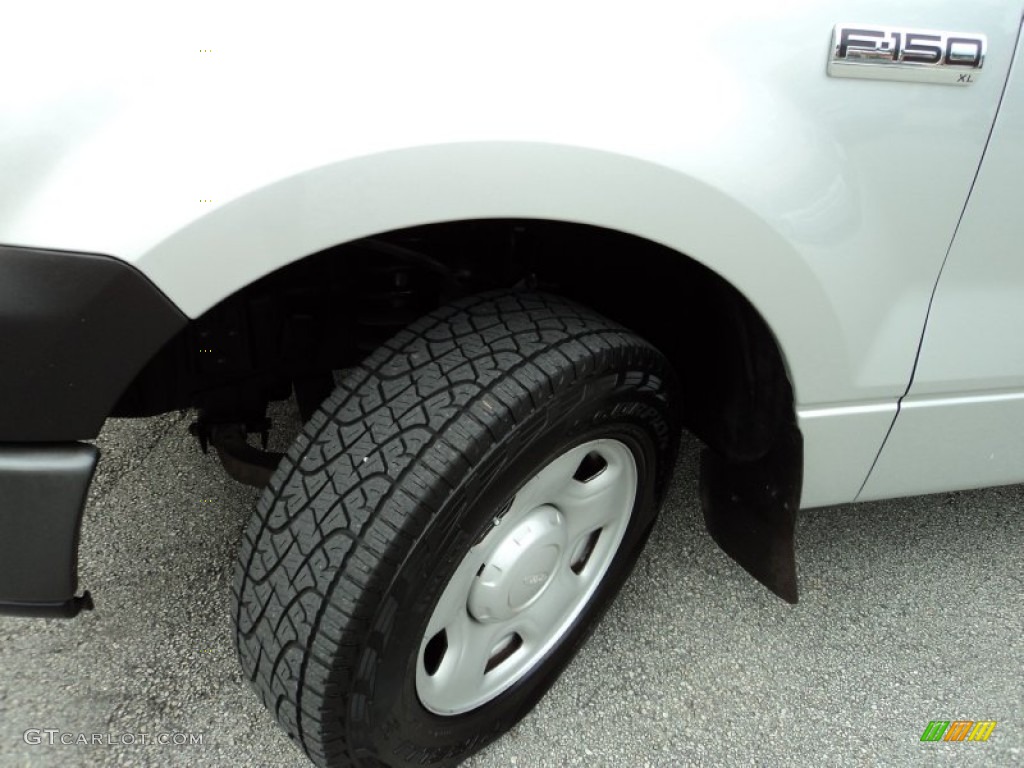 2006 F150 XL Regular Cab - Silver Metallic / Medium Flint photo #27
