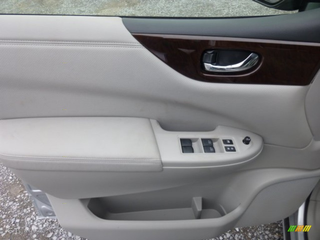 2013 Nissan Quest 3.5 SV Door Panel Photos