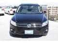 Deep Black Metallic - Tiguan SE 4Motion Photo No. 2