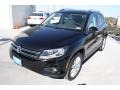Deep Black Metallic - Tiguan SE 4Motion Photo No. 3