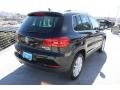 Deep Black Metallic - Tiguan SE 4Motion Photo No. 6