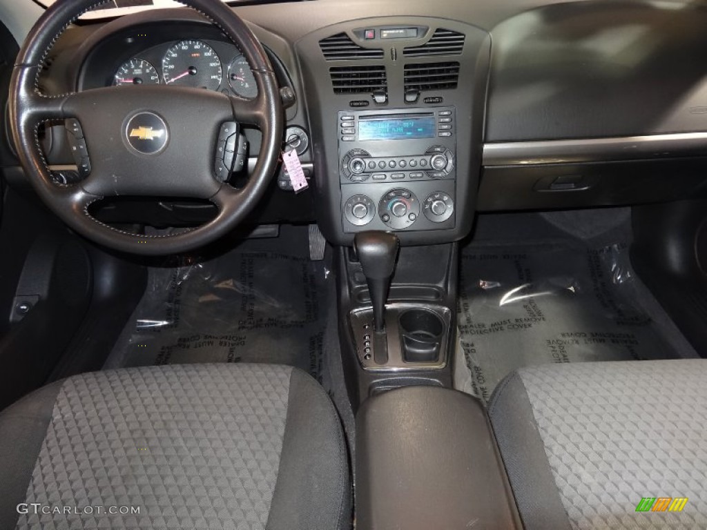 2007 Chevrolet Malibu LT Sedan Dashboard Photos