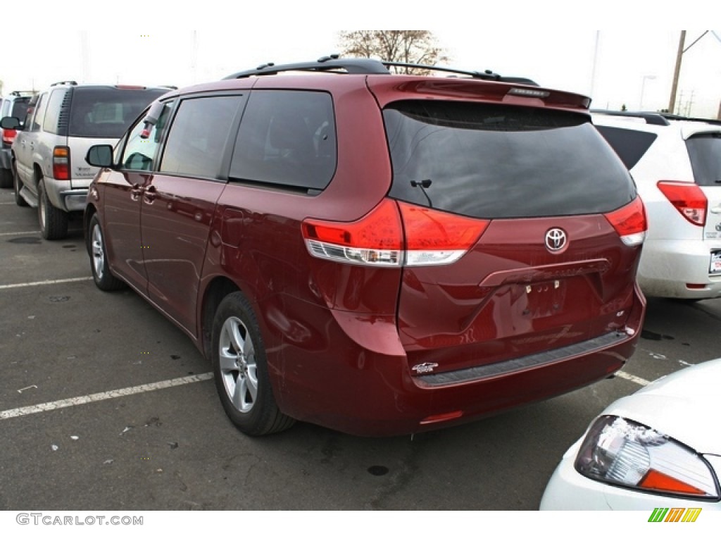 2011 Sienna LE - Salsa Red Pearl / Light Gray photo #3