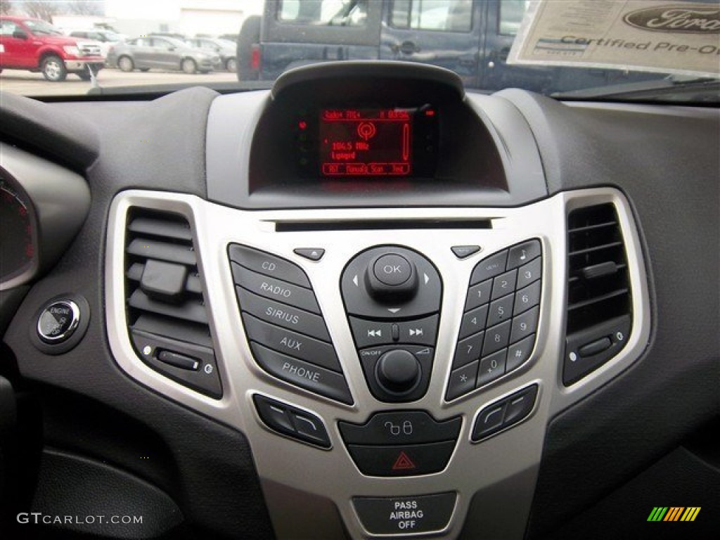 2012 Ford Fiesta SES Hatchback Controls Photo #75996241