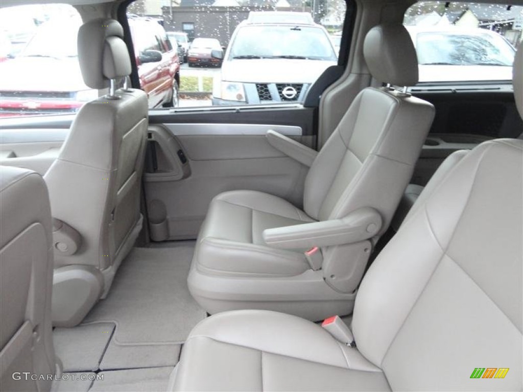 2011 Volkswagen Routan SE Rear Seat Photos