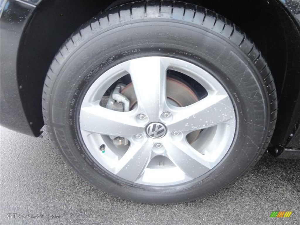 2011 Volkswagen Routan SE Wheel Photos
