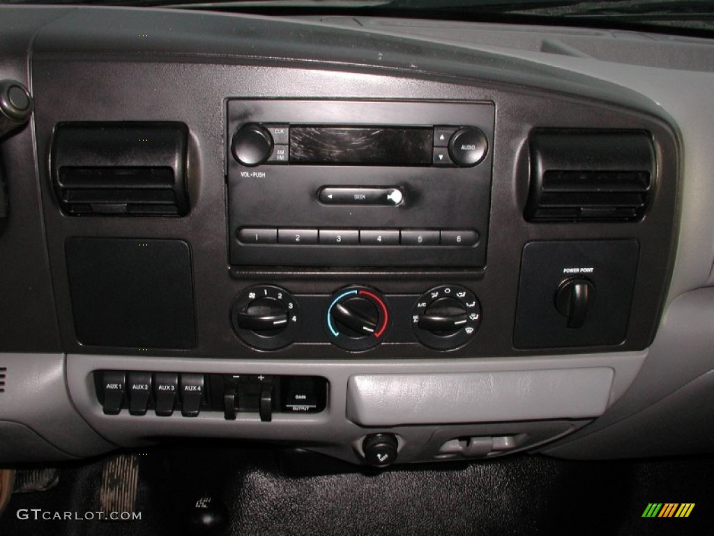 2007 Ford F350 Super Duty XL Crew Cab 4x4 Chassis Controls Photo #76000542