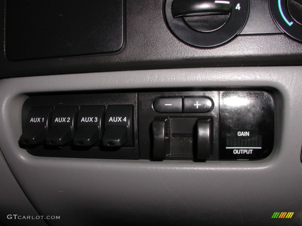 2007 Ford F350 Super Duty XL Crew Cab 4x4 Chassis Controls Photo #76000573