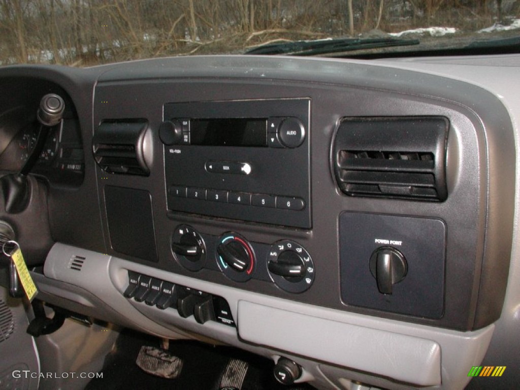 2007 Ford F350 Super Duty XL Crew Cab 4x4 Chassis Controls Photo #76000705