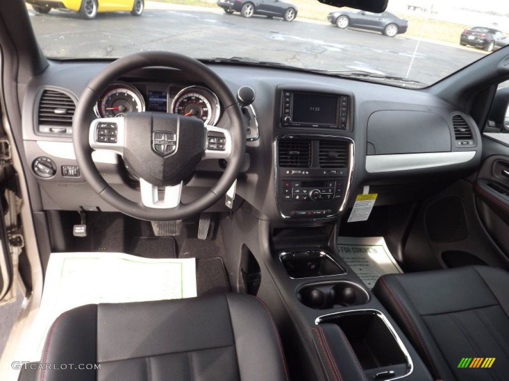 2013 Dodge Grand Caravan R/T Dashboard Photos