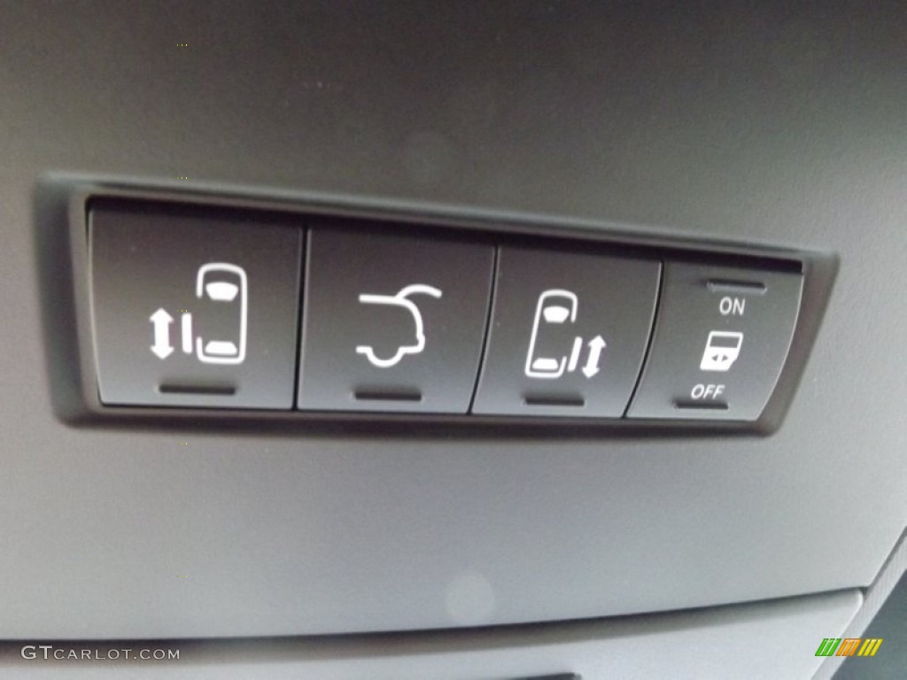 2013 Dodge Grand Caravan R/T Controls Photos