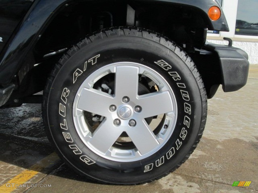 2012 Wrangler Sahara 4x4 - Black / Black photo #15