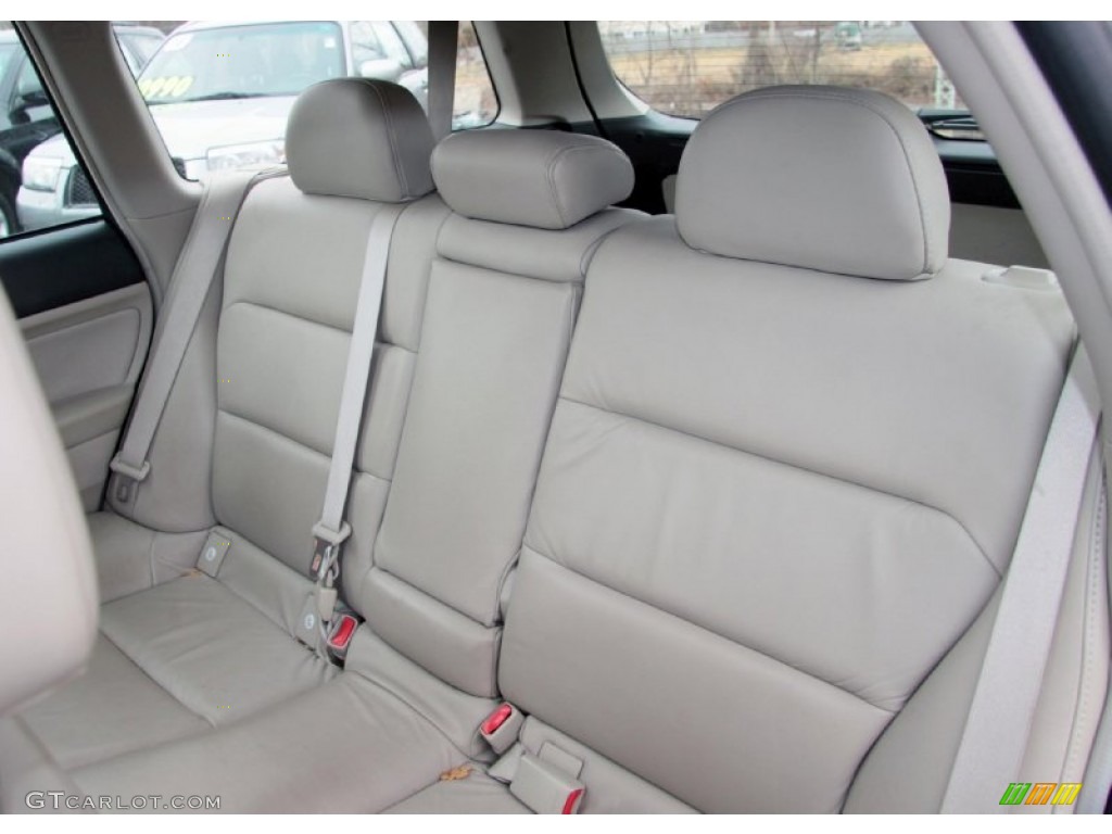 2005 Subaru Outback 3.0 R VDC Limited Wagon Rear Seat Photo #76003094