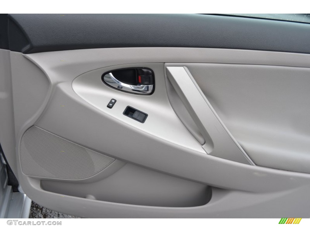 2009 Toyota Camry SE Ash Door Panel Photo #76003441