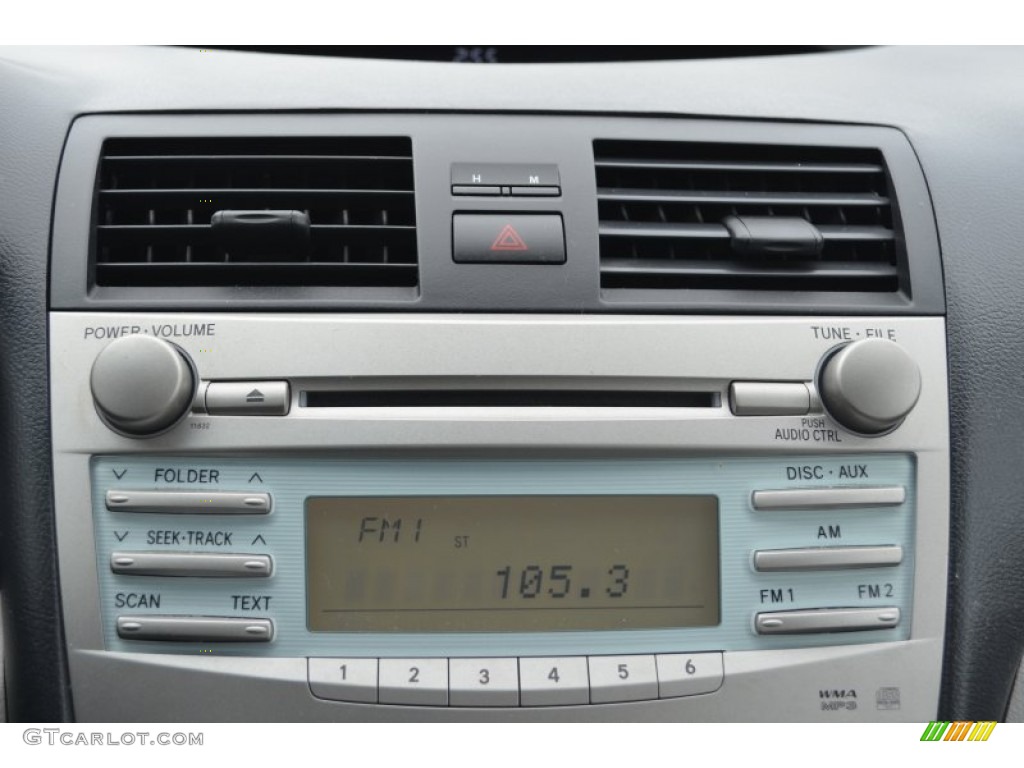 2009 Toyota Camry SE Audio System Photos