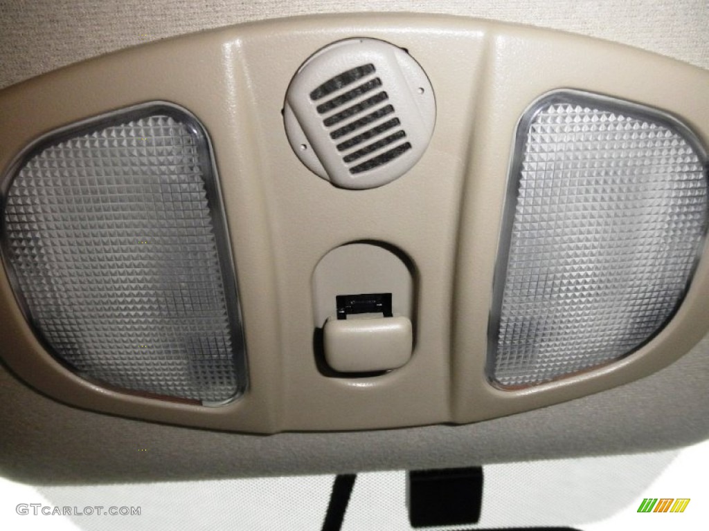 2004 VUE V6 AWD - Electric Lime / Tan photo #14