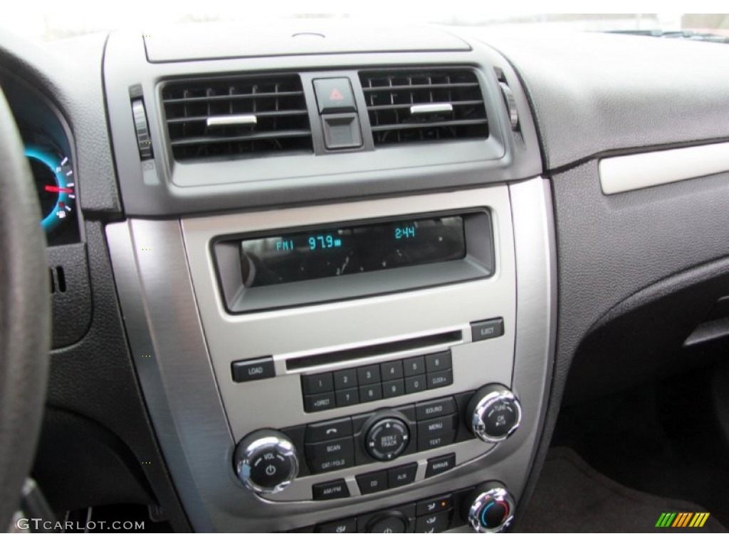 2012 Ford Fusion SE Controls Photo #76004488