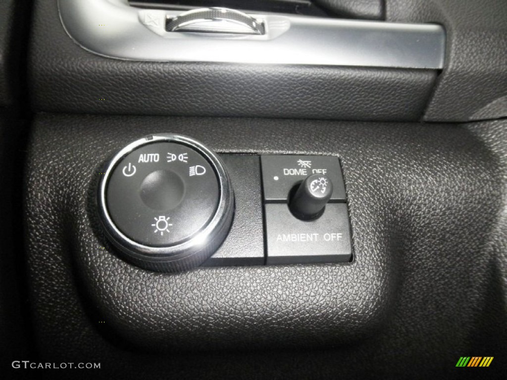 2013 GMC Acadia SLE AWD Controls Photo #76006612