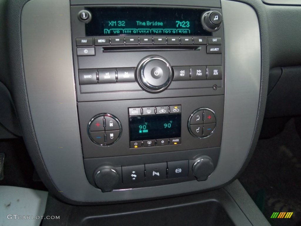 2013 Chevrolet Silverado 3500HD LTZ Extended Cab 4x4 Controls Photo #76007857