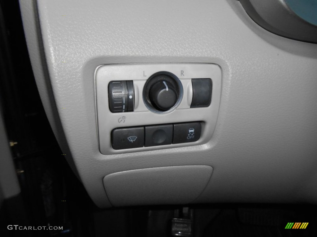 2006 Subaru B9 Tribeca Limited 7 Passenger Controls Photo #76007869