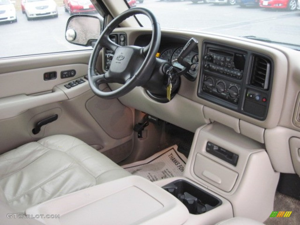 2001 Chevrolet Tahoe LT 4x4 Tan/Neutral Dashboard Photo #76008295