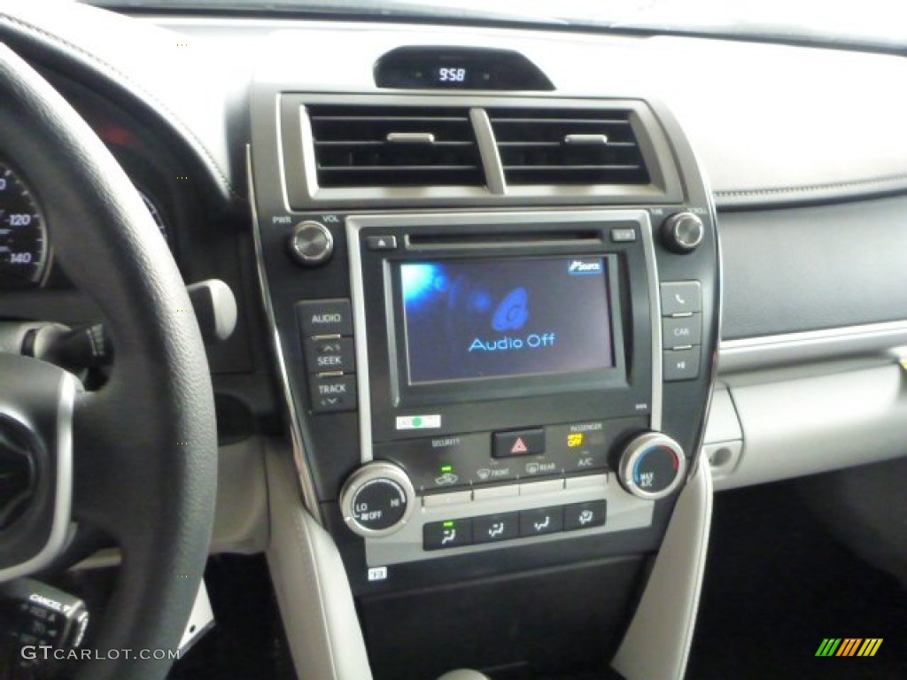 2013 Toyota Camry LE Controls Photo #76009024