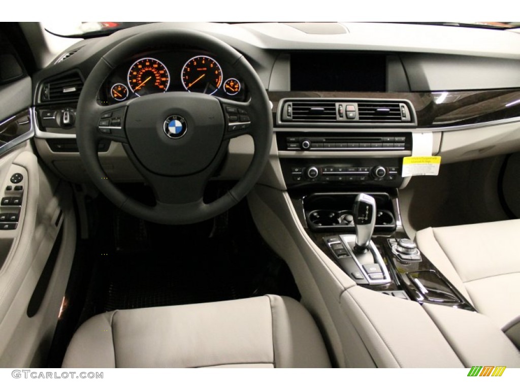 2013 BMW 5 Series 535i xDrive Sedan Everest Gray Dashboard Photo #76009318