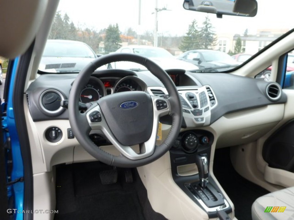 2013 Ford Fiesta SE Sedan Charcoal Black/Light Stone Dashboard Photo #76011550