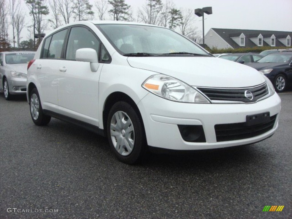 2011 Versa 1.8 S Hatchback - Fresh Powder White / Beige photo #1