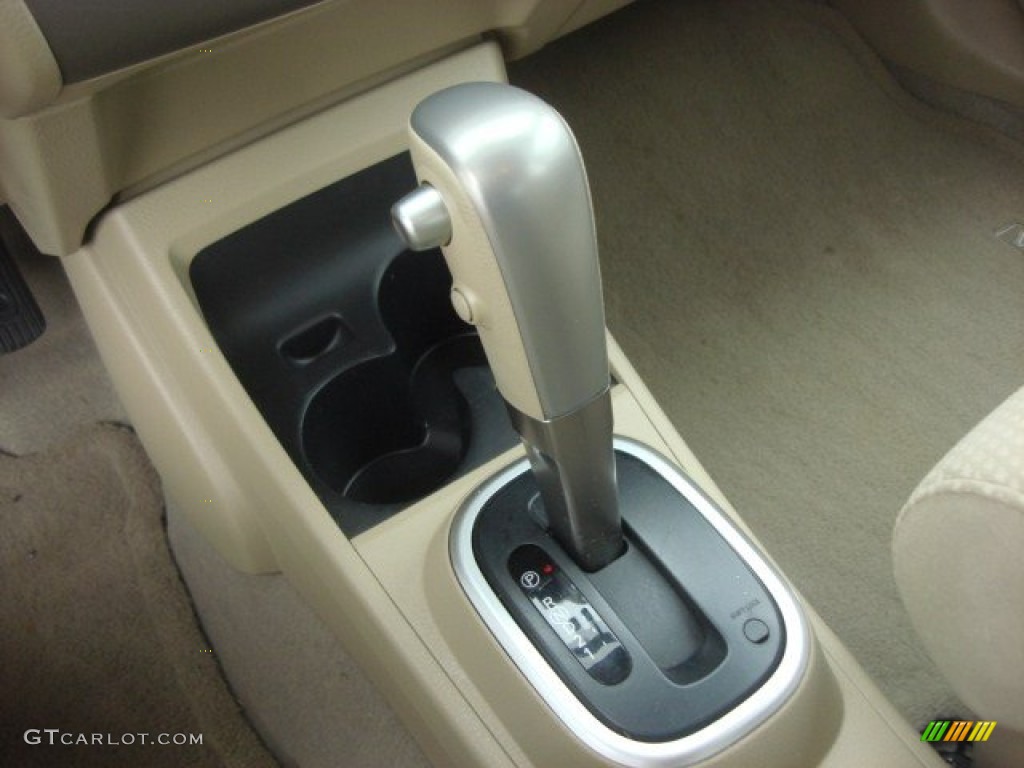 2011 Versa 1.8 S Hatchback - Fresh Powder White / Beige photo #15