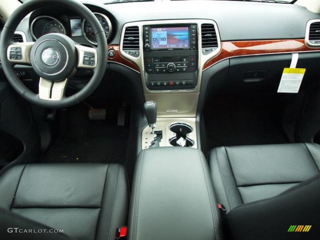 2013 Jeep Grand Cherokee Limited 4x4 Black Dashboard Photo #76015669