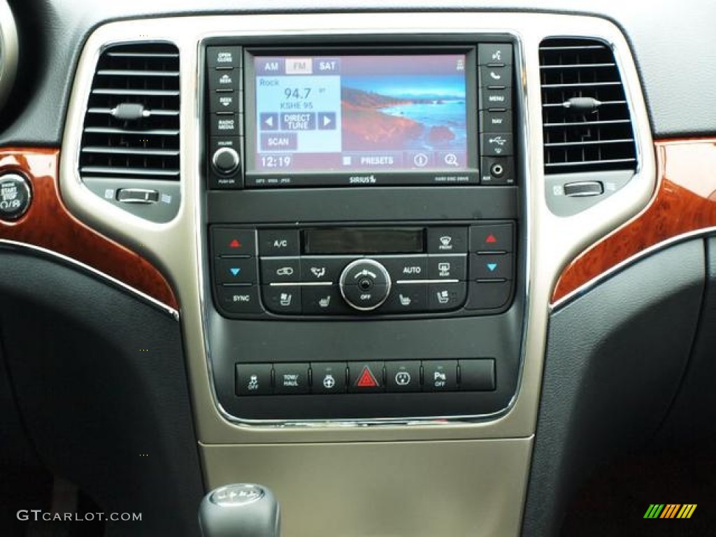 2013 Jeep Grand Cherokee Limited 4x4 Controls Photo #76015679