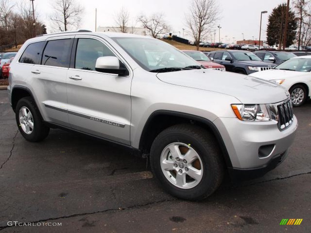 2013 Grand Cherokee Laredo 4x4 - Bright Silver Metallic / Black photo #2