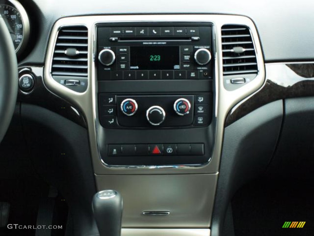 2013 Grand Cherokee Laredo 4x4 - Bright Silver Metallic / Black photo #6