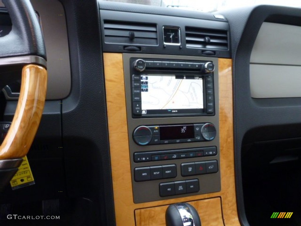 2012 Lincoln Navigator 4x4 Controls Photo #76019197