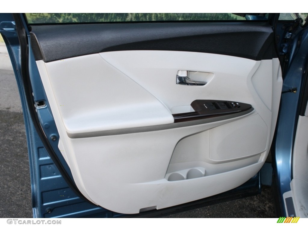 2009 Toyota Venza V6 AWD Gray Door Panel Photo #76022595