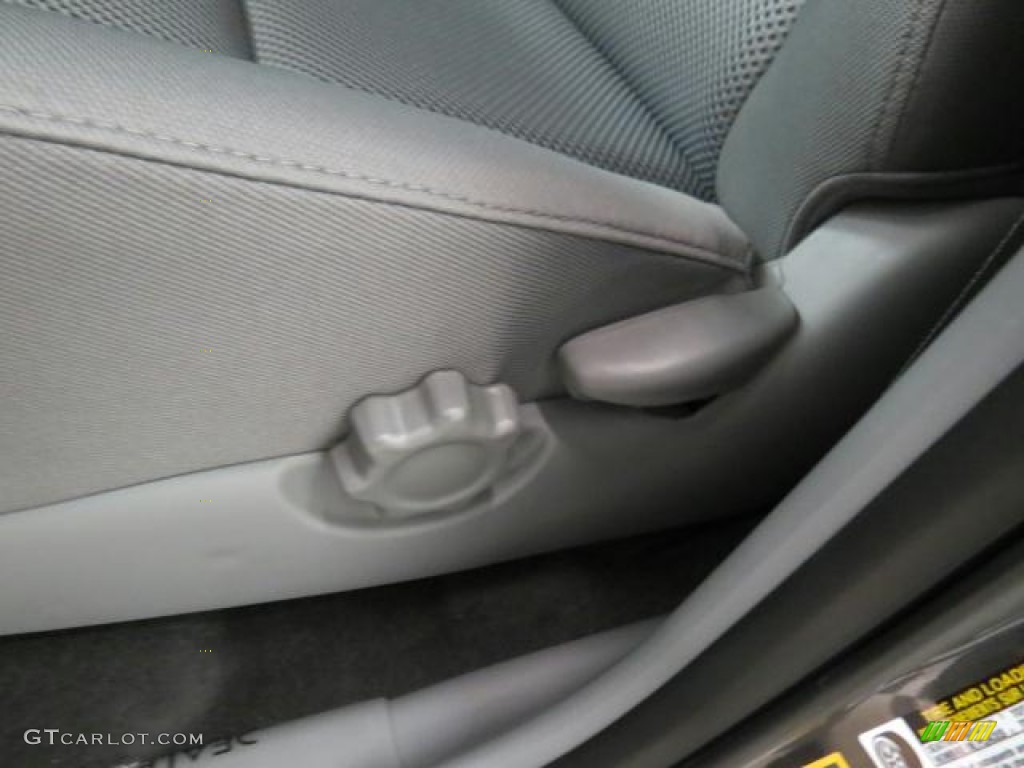 2013 Toyota Tacoma V6 TRD Sport Double Cab 4x4 Controls Photo #76022730