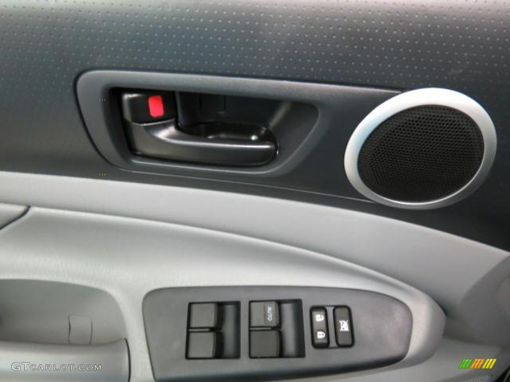 2013 Toyota Tacoma V6 TRD Sport Double Cab 4x4 Controls Photo #76022742