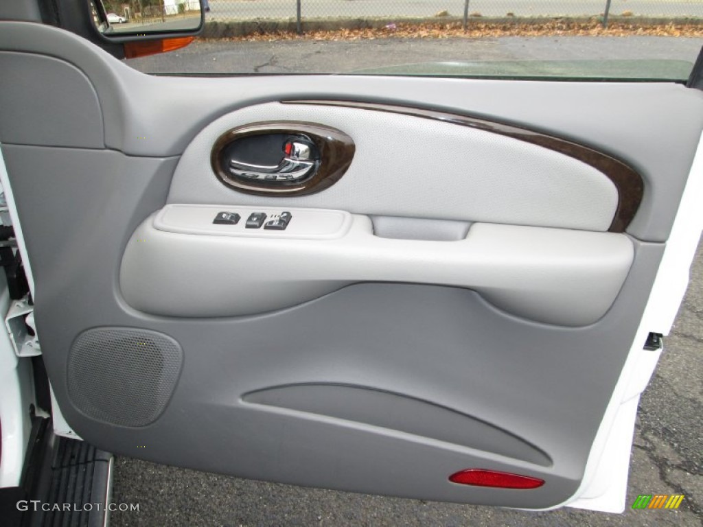 2005 Rainier CXL AWD - Frost White / Gray photo #26
