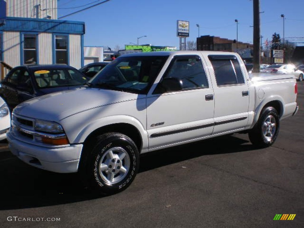 2004 S10 LS Crew Cab 4x4 - Summit White / Graphite photo #1