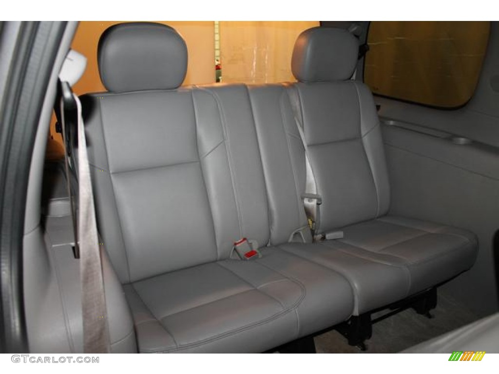2006 Saturn Relay 3 Rear Seat Photos