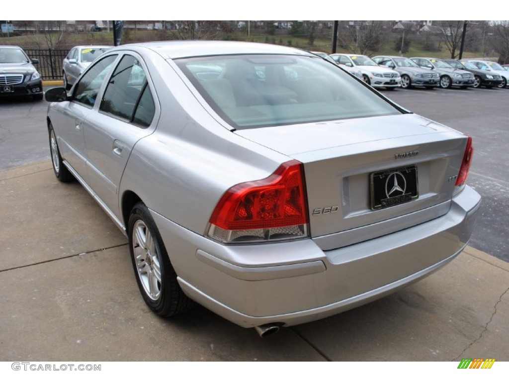 2006 S60 2.5T - Silver Metallic / Taupe/Light Taupe photo #8